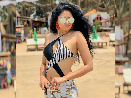 Bigg Boss 14 Wild Card Contestant Kavita Kaushik Bold And Sultry Photos