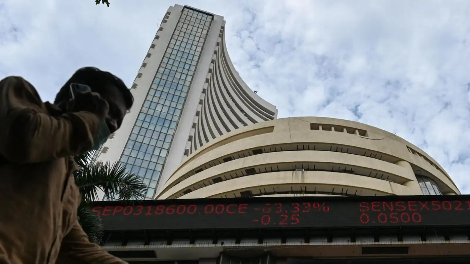 15 जनवरी को शेयर मार्केट तो खुला रहेगा, लेकिन ट्रेड सेटलमेंट रहेगा बंद, जानें निवेशकों पर किस तरह पड़ सकता है असर - stock market open on 15 january trade ...