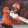 IPL 2026: അടിയുടെ 'അഭിഷേകം', സെഞ്ചുറിയിൽ റെക്കോഡ് നേട്ടവുമായി അഭിഷേക് ശർമ; രോഹിത്തിനെ പിന്നിലാക്കി, കോഹ്ലിക്കൊപ്പം തലപ്പത്ത്