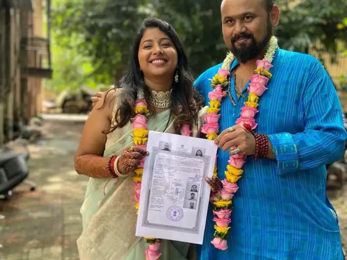Singer Aanandi Joshi And Jasraj Joshi Tied The Knot Flaunt Elegance In ...