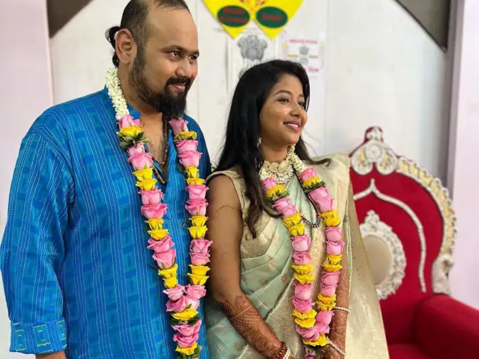 Singer Aanandi Joshi And Jasraj Joshi Tied The Knot Flaunt Elegance In ...