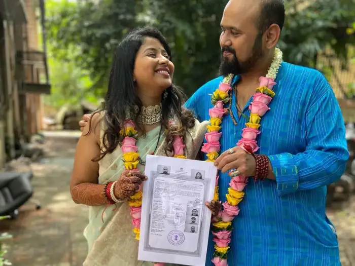 Singer Aanandi Joshi And Jasraj Joshi Tied The Knot Flaunt Elegance In ...