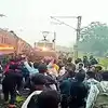 राज्यराणी एक्स्प्रेसमध्ये प्रवाशांत हाणामारी; चाकूहल्ल्यात प्रवासी जखमी ...