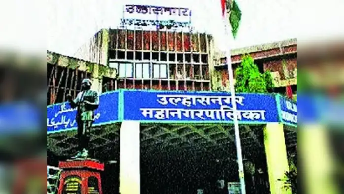 शेवटच्या दिवशी पक्षांतरांचा धडाका शेवटच्या दिवशी पक्षांतरांचा धडाका