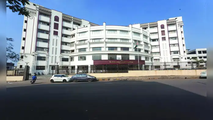 भिवंडीत उमेदवारी अर्ज भरण्यासाठी गर्दी भिवंडीत उमेदवारी अर्ज भरण्यासाठी गर्दी