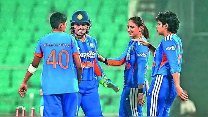 भारतीय महिला संघाचे धवल यश भारतीय महिला संघाचे धवल यश