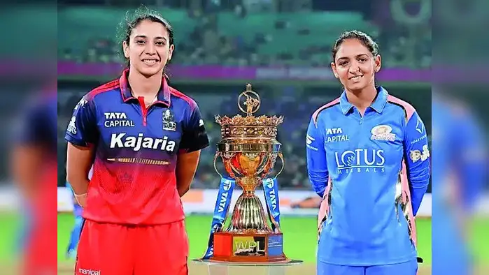 स्मृती, हरमनप्रीत सामन्यासाठी चाहत्यांचा जल्लाेष स्मृती, हरमनप्रीत सामन्यासाठी चाहत्यांचा जल्लाेष