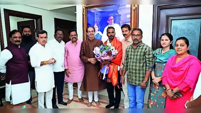 खुस्पे यांनी घेतली उद्धव यांची भेट खुस्पे यांनी घेतली उद्धव यांची भेट