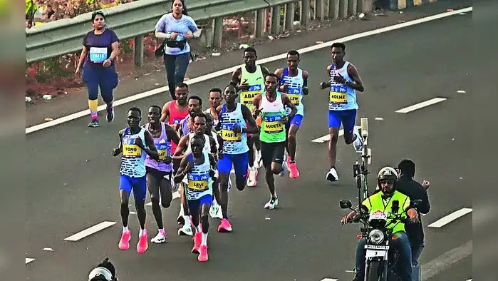 कोस्टल रोडवर लागला आफ्रिकेतील आघाडीच्या धावपटूंचाही कस कोस्टल रोडवर लागला आफ्रिकेतील आघाडीच्या धावपटूंचाही कस