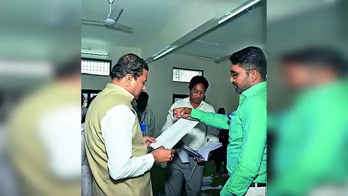 हलगर्जीपणा करणाऱ्यावर कारवाई हलगर्जीपणा करणाऱ्यावर कारवाई