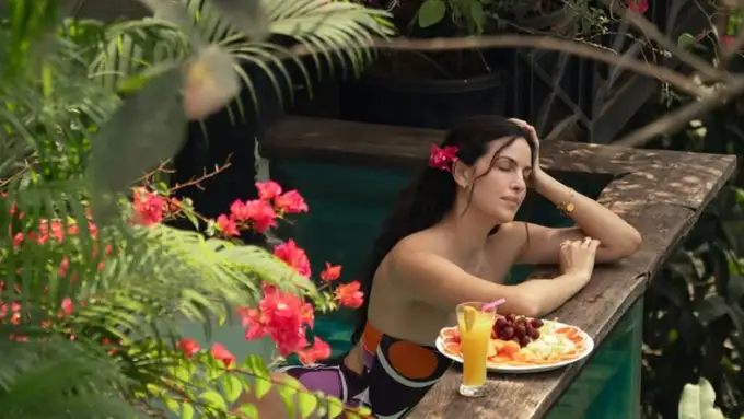 सोशल मीडियावर नताशा स्टँकोव्हिकच्या लुकची चर्चा