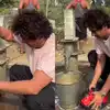 Sunil Grover Washing His Clothes On Roadside Hand Pump; रस्त्याच्या ...