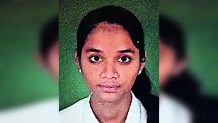 समुद्रात बुडून तरुणीचा मृत्यू समुद्रात बुडून तरुणीचा मृत्यू