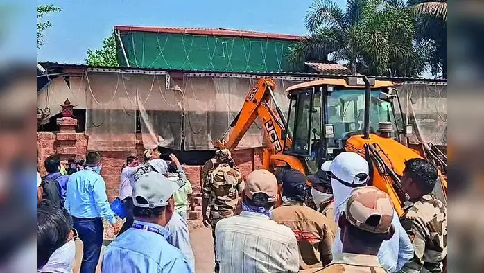 बदलापूरमध्ये पुन्हा बुलडोझर बदलापूरमध्ये पुन्हा बुलडोझर