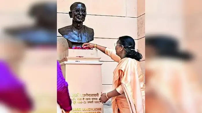 ल्युटियन्स यांच्या जागी ‘राजाजी’ यांचा पुतळा ल्युटियन्स यांच्या जागी ‘राजाजी’ यांचा पुतळा