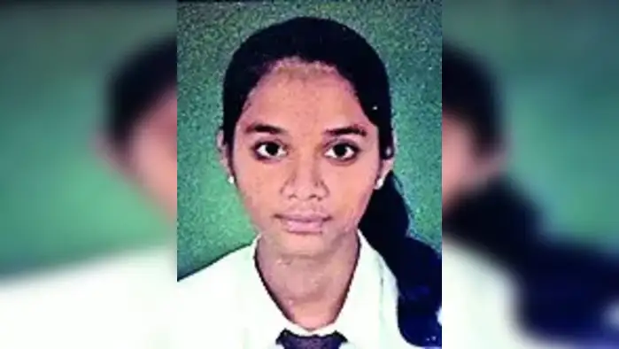 चेन्नईतील बीचवर बुडालेल्यायुवतीवर अंत्यसंस्कार चेन्नईतील बीचवर बुडालेल्यायुवतीवर अंत्यसंस्कार