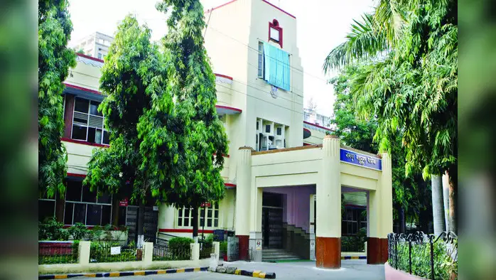 दुपारी २ वाजतानंतर कार्यालयातच थांबा दुपारी २ वाजतानंतर कार्यालयातच थांबा