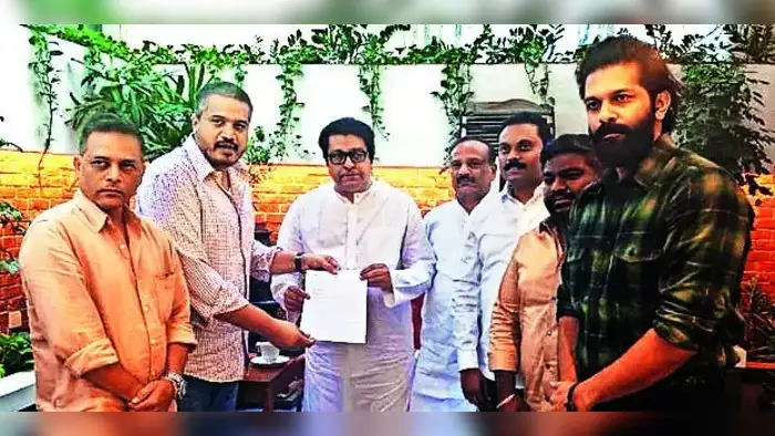 पोलिसांना एफआयआर का नको? पोलिसांना एफआयआर का नको?