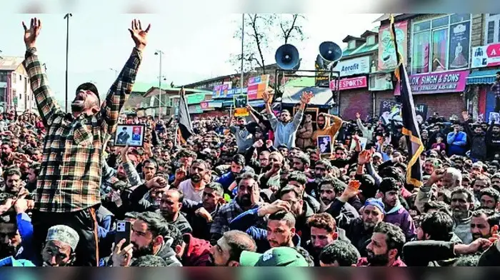 देशभरात संतप्त निदर्शने देशभरात संतप्त निदर्शने