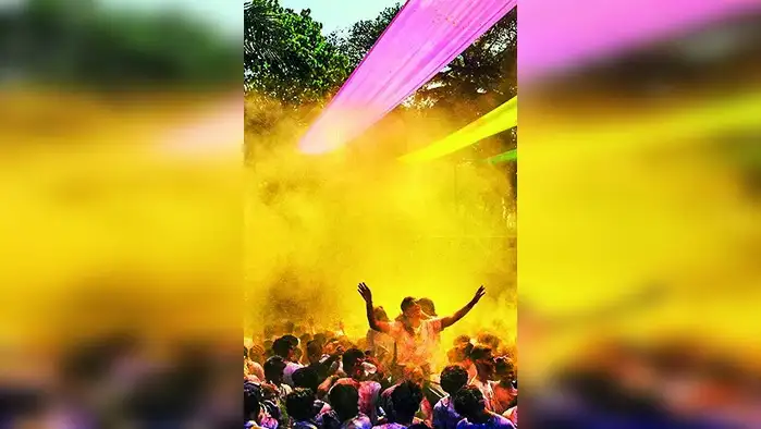 शहरात धुळवडीत३२ जणांना दुखापत शहरात धुळवडीत३२ जणांना दुखापत