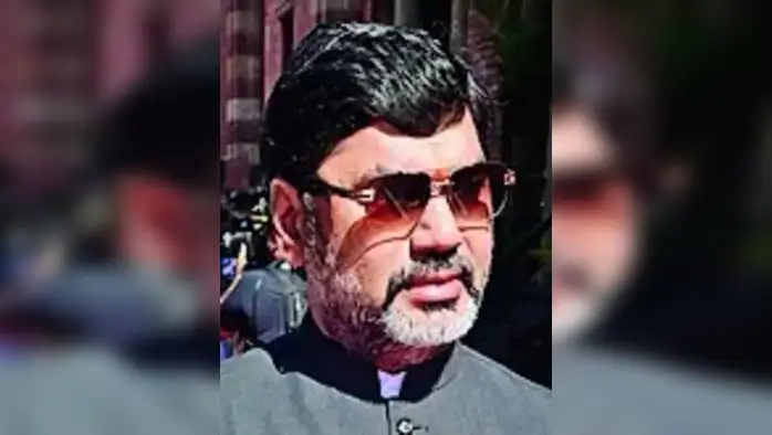 धनंजय मुंडेंविरुद्धची तक्रार फेटाळली धनंजय मुंडेंविरुद्धची तक्रार फेटाळली