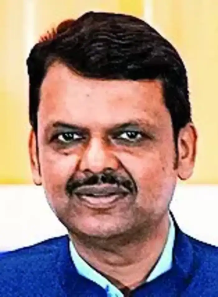 संचालकासह १० जणांविरुद्ध ‘लूकआउट’