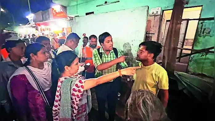 नगरसेवक आक्रमक नगरसेवक आक्रमक