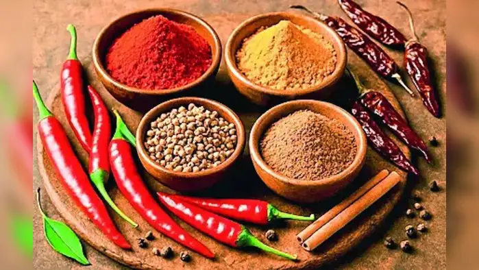 मिरची-मसाले महागाईने आणखी ‘तिखट’ मिरची-मसाले महागाईने आणखी ‘तिखट’