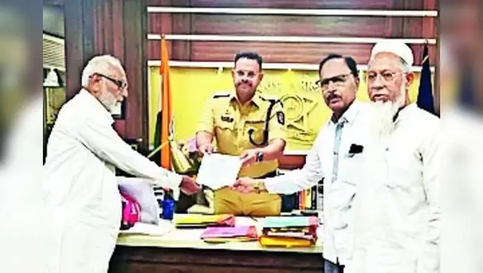 शिष्टमंडळाची प्रशासनाशी चर्चा शिष्टमंडळाची प्रशासनाशी चर्चा