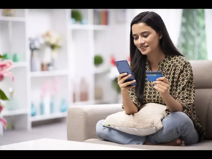 <strong>क्रेडिट कार्डने टॅक्स भरणं शक्य होणार</strong>