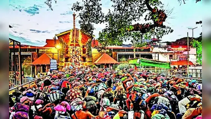 तीन दिवस महिलांना अस्पृश्य ठरवता येणार नाही तीन दिवस महिलांना अस्पृश्य ठरवता येणार नाही