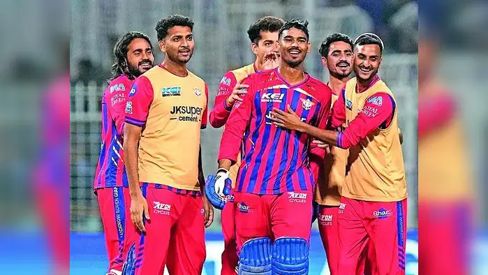 मुकुलच्या लढाऊ खेळीने बदलले चित्र मुकुलच्या लढाऊ खेळीने बदलले चित्र