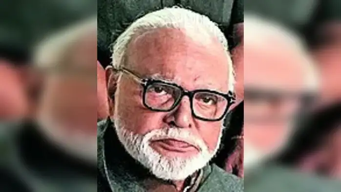 भुजबळांचे हेलिकॉप्टर पार्किंगमध्ये उतरवले भुजबळांचे हेलिकॉप्टर पार्किंगमध्ये उतरवले