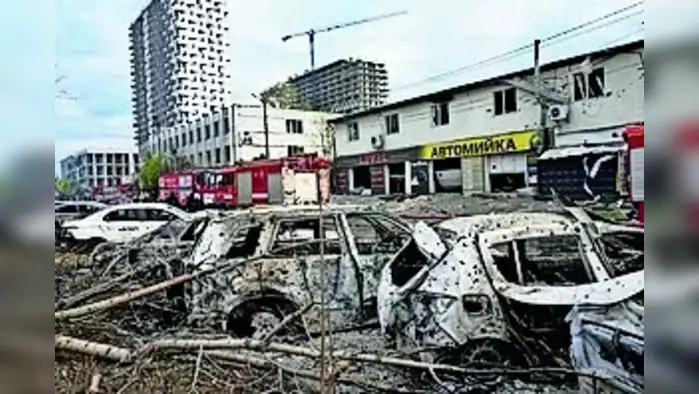 रशियाच्या हल्ल्यात युक्रेनमध्ये १६ ठार रशियाच्या हल्ल्यात युक्रेनमध्ये १६ ठार