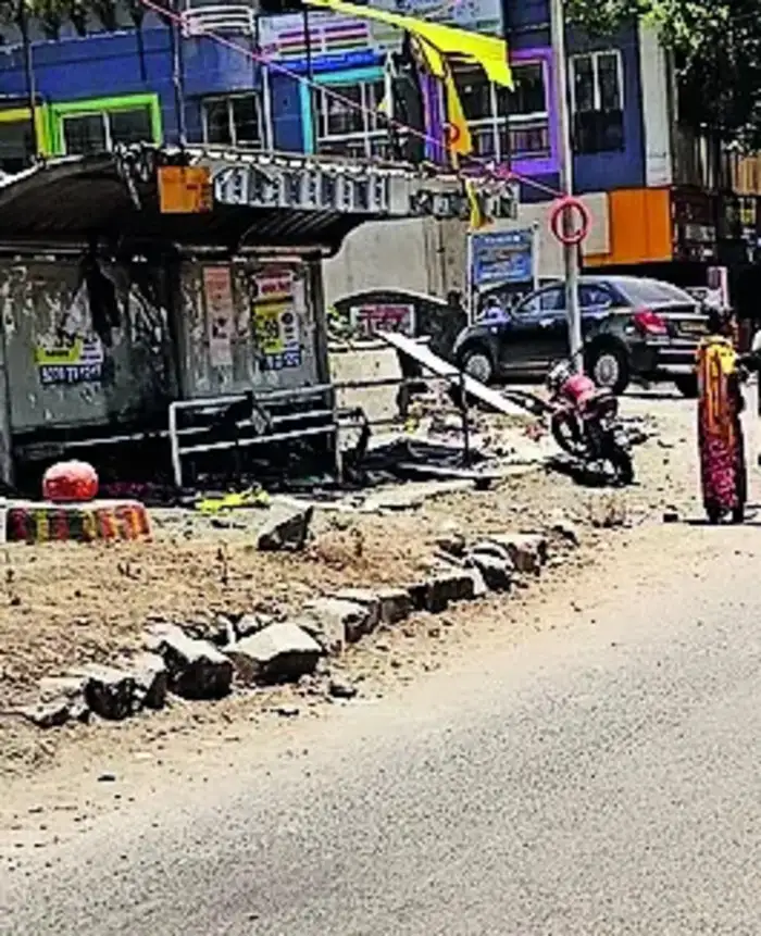 ‘बसथांबा वापरात आणण्याची गरज’