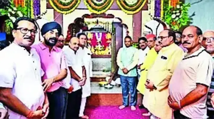 अक्षय्य तृतीयेला उघडले बद्रीनाथजींचे पट अक्षय्य तृतीयेला उघडले बद्रीनाथजींचे पट