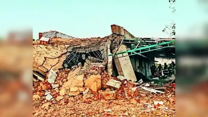 फटाक्याच्या कारखान्यातस्फोट; १८ कामगार ठार फटाक्याच्या कारखान्यातस्फोट; १८ कामगार ठार