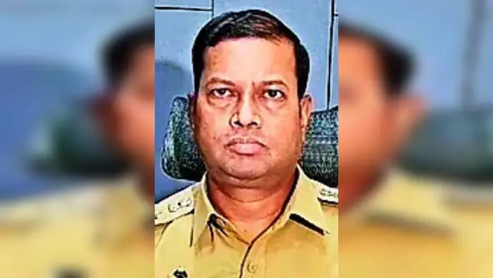 राजकुमार शिंदे वाशीमचे, एम. रमेश गडचिरोलीचे नवे एसपी राजकुमार शिंदे वाशीमचे, एम. रमेश गडचिरोलीचे नवे एसपी