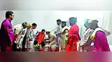 ध्वजारोहणाबाबत मुख्यमंत्र्यांशी चर्चा ध्वजारोहणाबाबत मुख्यमंत्र्यांशी चर्चा