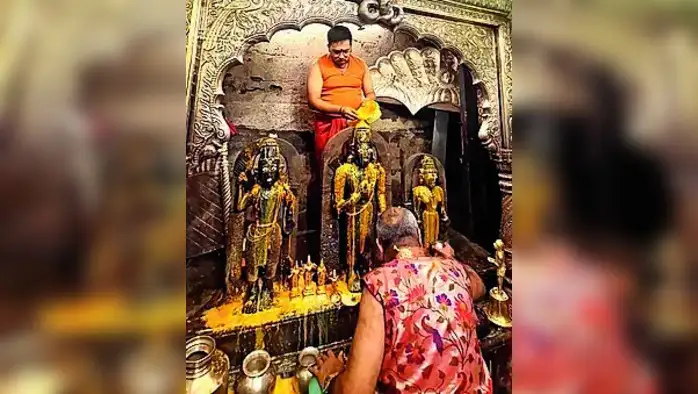 श्री काळारामाला आमरसाचे स्नान श्री काळारामाला आमरसाचे स्नान