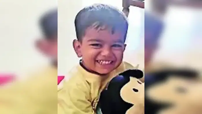 खड्ड्यातील पाण्यात बुडाला चिमुकला खड्ड्यातील पाण्यात बुडाला चिमुकला