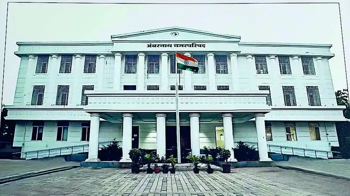 शिवसेनेसमोर भाजप हतबल शिवसेनेसमोर भाजप हतबल