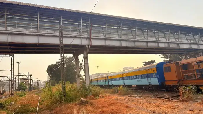 kalyans lokgram footbridge