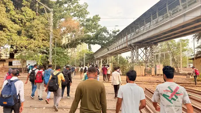 kalyans lokgram footbridge