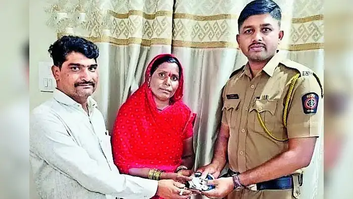 हरवलेली पर्स मिळाली परत हरवलेली पर्स मिळाली परत