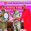 नि:स्पृह कार्यकर्ते घडावेत