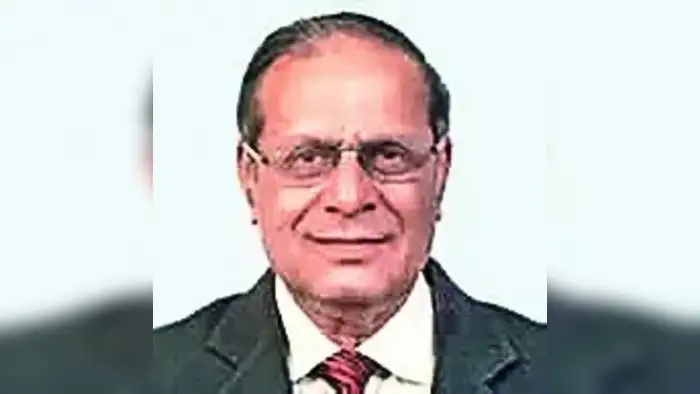 वाहतूक कोंडीतून मार्ग काढण्यासाठी उड्डाणपूल हा अखेरचा पर्याय वाहतूक कोंडीतून मार्ग काढण्यासाठी उड्डाणपूल हा अखेरचा पर्याय