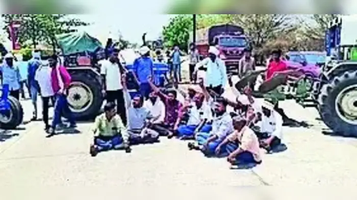 शेतकऱ्यांनी रोखला डिझेलसाठी महामार्ग शेतकऱ्यांनी रोखला डिझेलसाठी महामार्ग