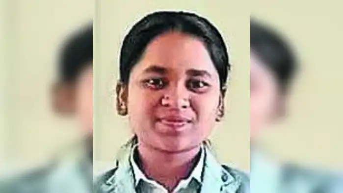 ‘नीट’च्या विद्यार्थिनीचीलातुरात आत्महत्या ‘नीट’च्या विद्यार्थिनीचीलातुरात आत्महत्या