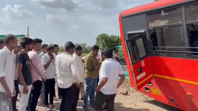 कारचा अक्षरशः चक्काचूर